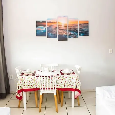 Casa 2 quartos, com ar condicionado a 3 minutos caminhando da Prainha-2